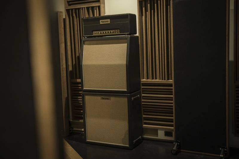Amplifiers in the live room